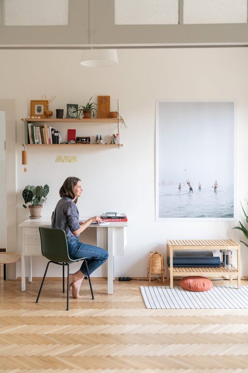 Simple Ways to Personalize Your Workspace for Better Comfort and Creativity